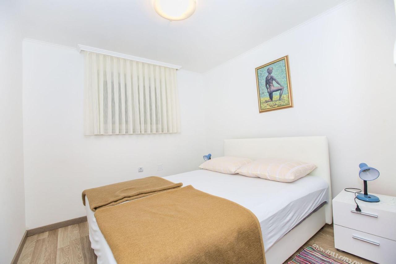 Apartmani Marijana Cesarica Exterior foto