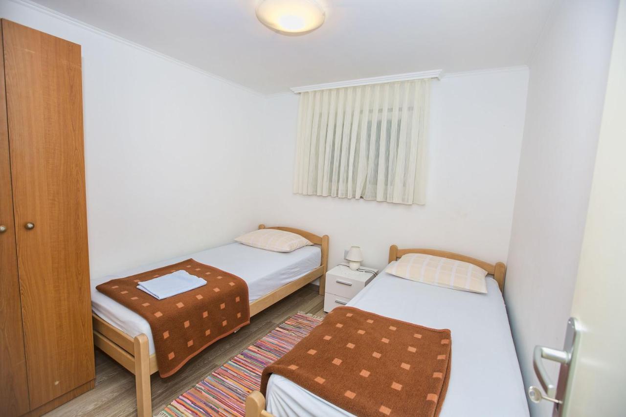 Apartmani Marijana Cesarica Exterior foto