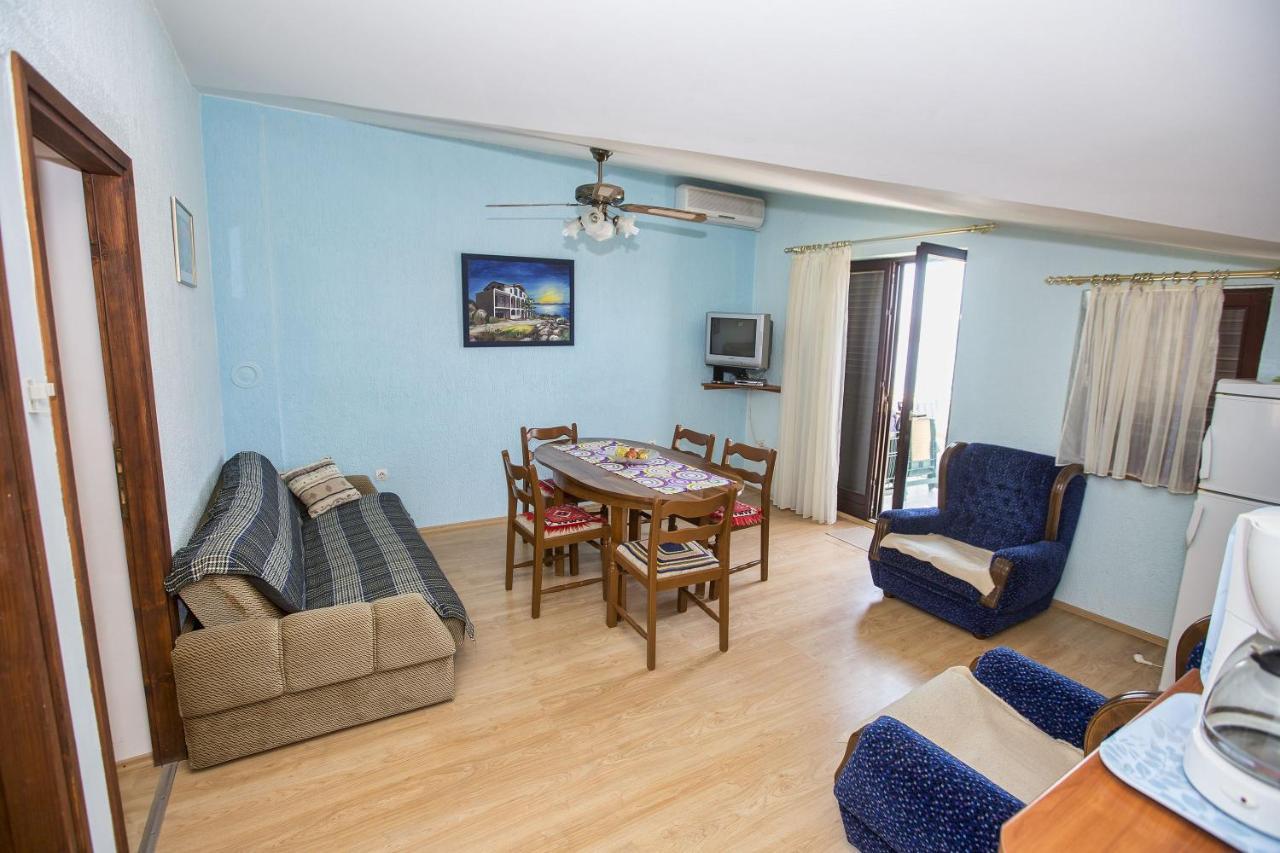 Apartmani Marijana Cesarica Exterior foto